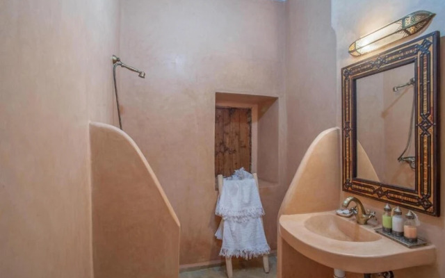 Riad Lakouas- Cannelle Room