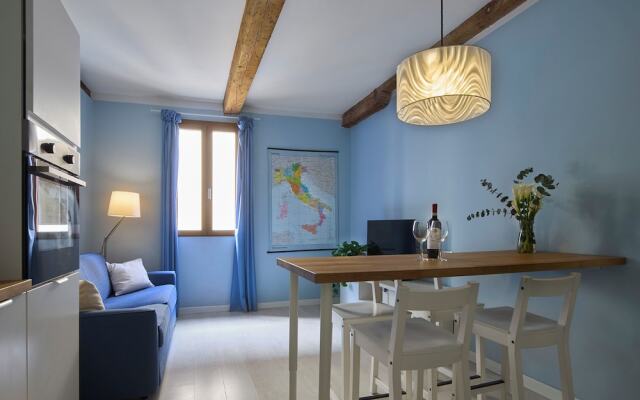 Blue Charm Florentine Apt by Oteego