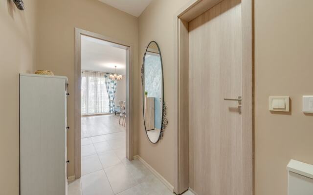 Bright and Newly Refurbished Apartment Near Center