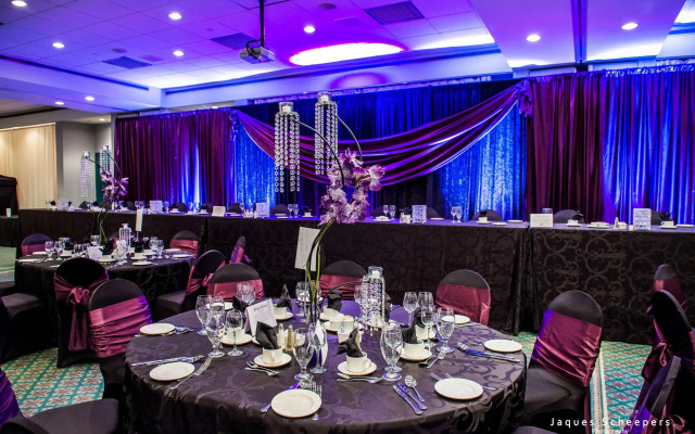 DoubleTree by Hilton Windsor Hotel & Suites