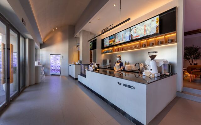 poltton international hotel