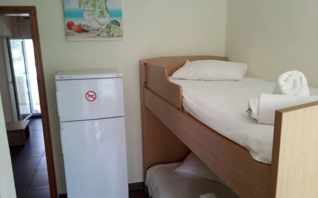 Nikos Apartments