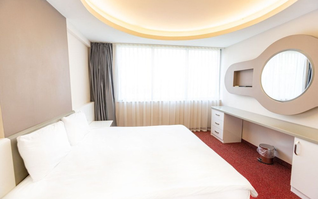 IS Hotel