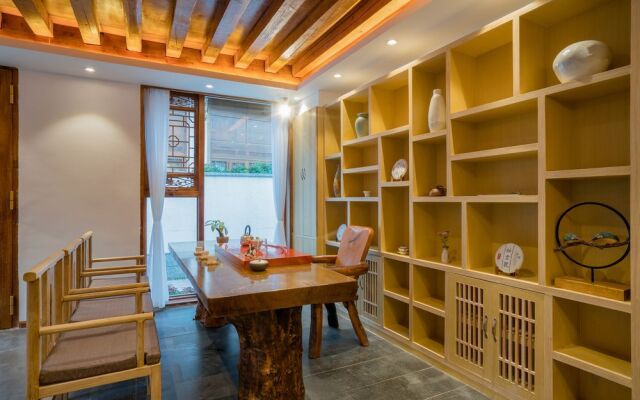 The Autumn Moon Home Lijiang Qianqiu Mansion Inn