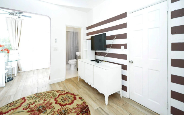 Sunrise Court Apartments