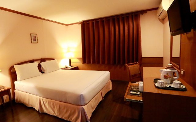 Travel Lodge Suriwongse - Adult only