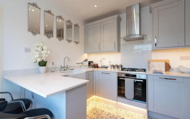 Gloucester Place Townhouse with Hot Tub