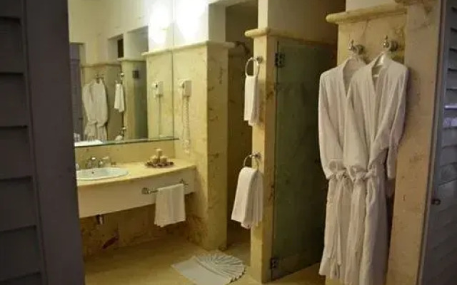 Tres Vidas Acapulco Suites