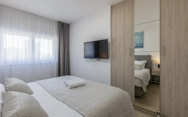 Scenic Kastel Luksic Apartments