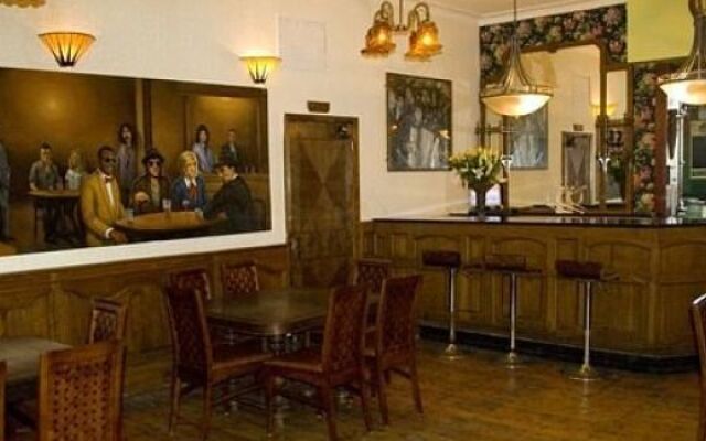 The New Beehive Inn