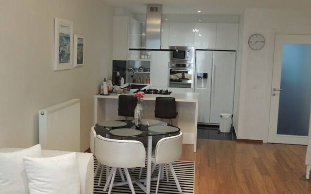 King & Queen Apartments