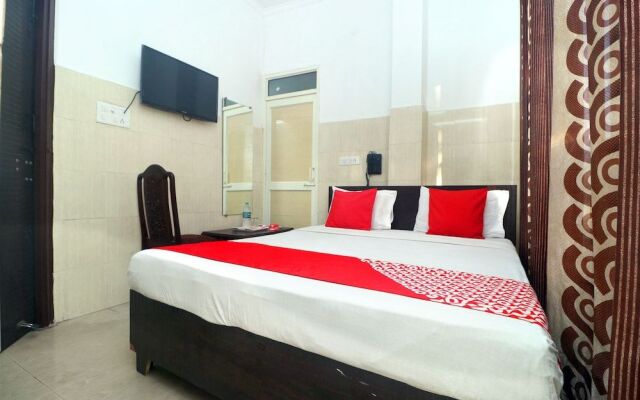 OYO 19318 Jn Residency