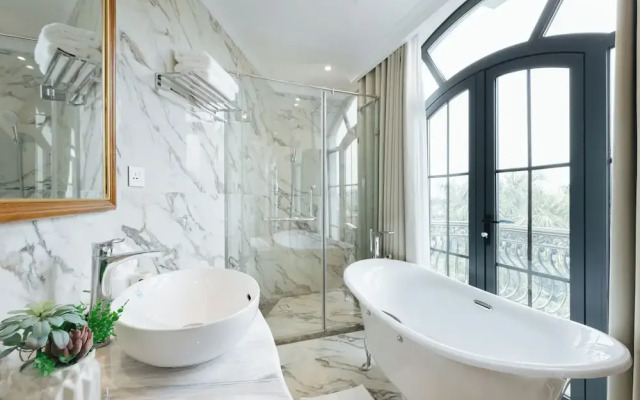 Luxe Paradise Suites Hotel
