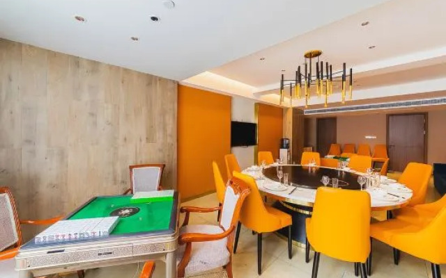 New Joy Hotel (Internatial Trade Spring Department Store Shopping)