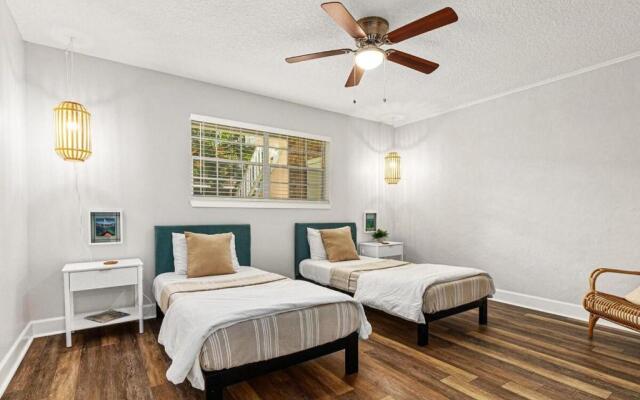 Island Suite - Walk to Downtown!
