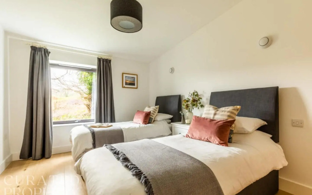 Stunning 5 Bedroom New Build With Amazing Views