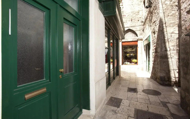 Prior Suites Split