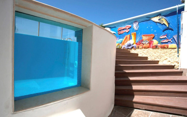 Hotel On Vacation Tower