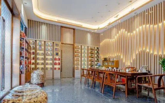 club theme hotel
