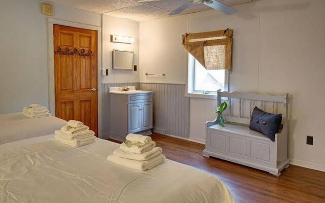 Pine Hill Arms Hotel