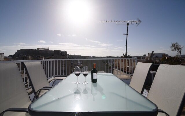 A Gift in the Heart of Monastiraki A