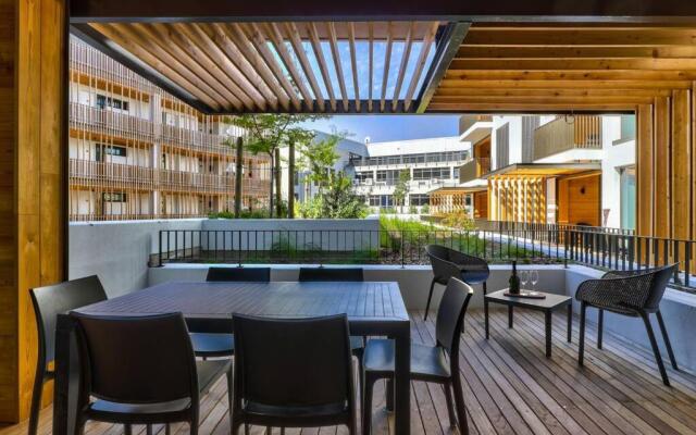 Couples Dream- spacious outdoor area 1xParking!