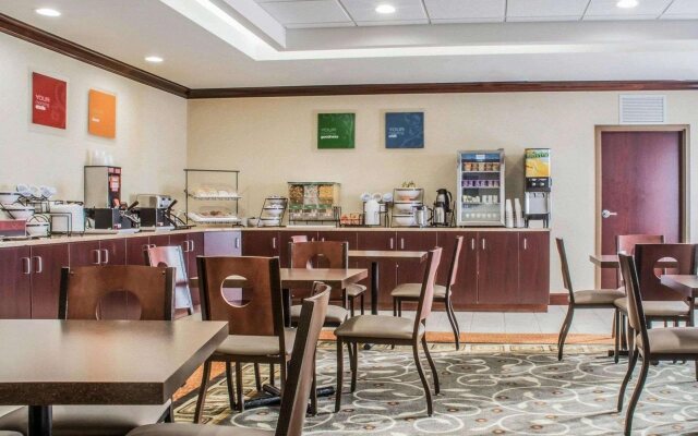 Comfort Inn & Suites Farmington - Victor