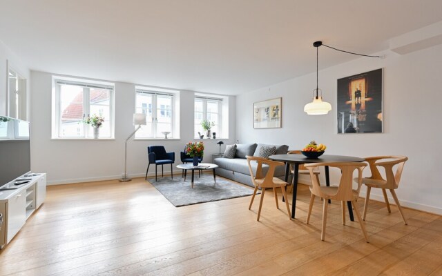 Beautiful 1 Bedroom Apartment In The Building From 1734 In Heart Of Copenhagen