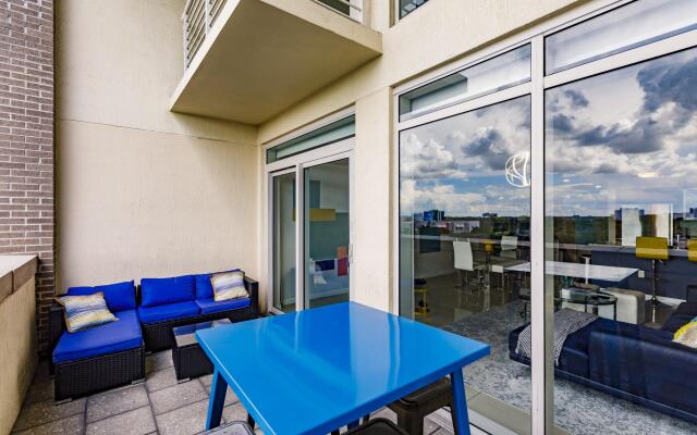 Hang Ten- Large Townhome, lux amenities, parking