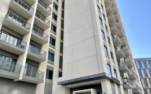 Wonderful 2bedroom with Balcony -Dubai Hills