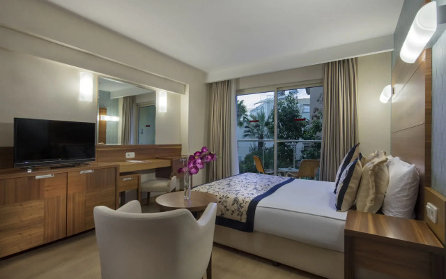 Trendy Side Beach (Adults Only, 16+)