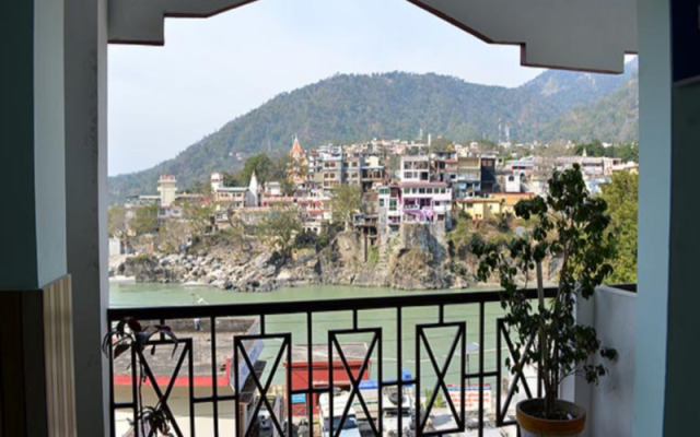 Hotel Surya Laxmanjhula Rishikesh