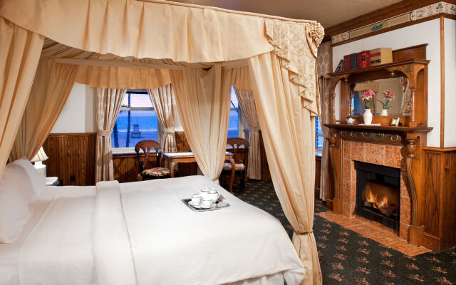 Dorymans Oceanfront Inn