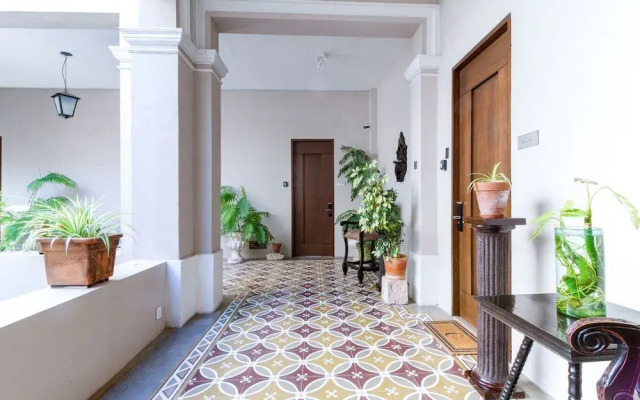 Room in Guest Room - Historic Boutique Lofts - Victoria