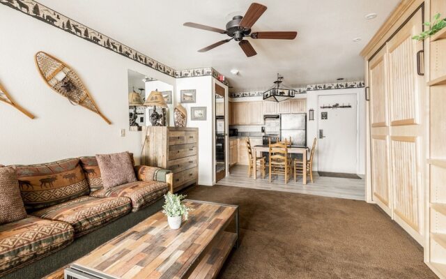 Snow Flower 025-studio Condo by RedAwning