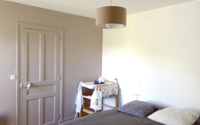 House With 2 Bedrooms in Saint-gildas-de-rhuys, With Enclosed Garden a