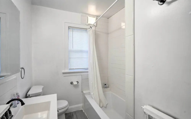 Charming Albany Retreat ~ 3 Mi to Downtown!