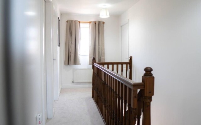 Stunning 6-bed House in Milton Keynes