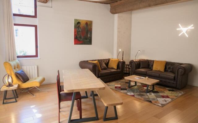 Spacieux Appartement, A-Mi-Chemin, Au Coeur de Tournus