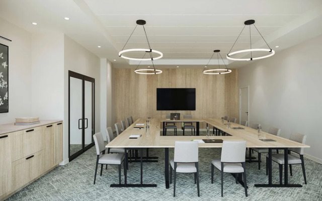 Hyatt Place Montreal Airport