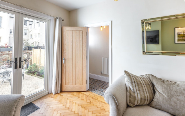 Host Stay Alice Hideaway
