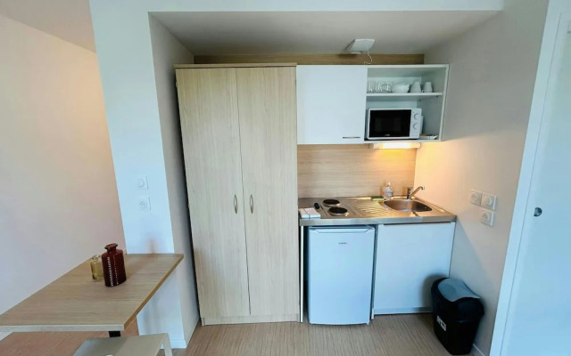 We Live In R - Suite 302