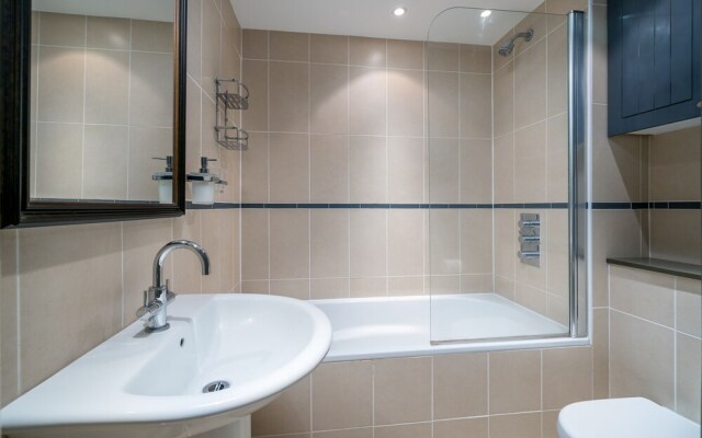 Altido Captivating 1-Bed Flat In Fulham