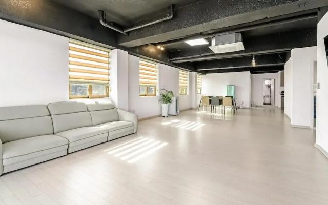 Goseong Leumeleu63 Pension