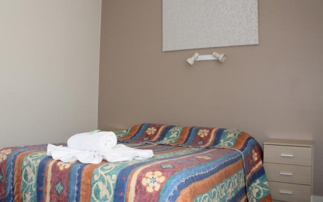 Hawaiian Sands Motor Inn