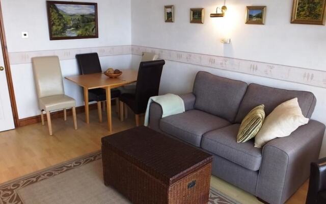 Strandways Court 8