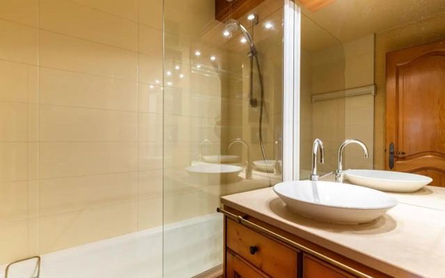 Cosy Apt for 4 in Courchevel