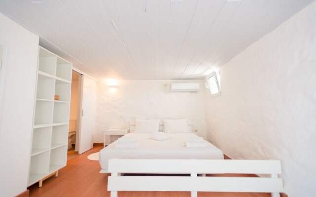 White Sun maisonette overlooking the sea