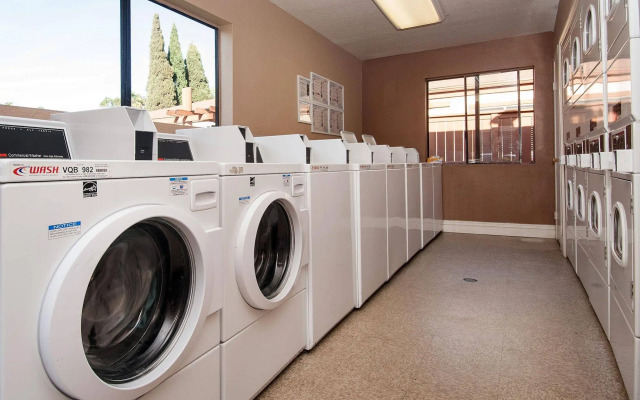 Sunshine Suites at Mid-City