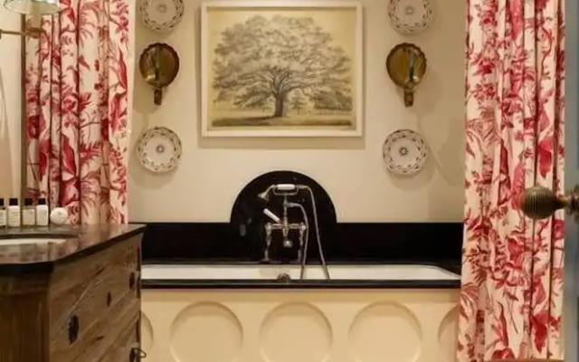 Porchester Square VI by Onefinestay